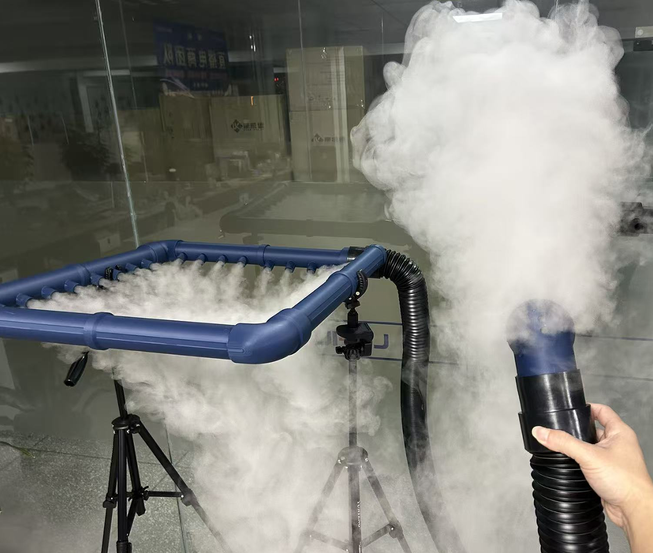 滿足中性浮力氣流流型雙發(fā)煙口增大發(fā)煙截面積  無(wú)線電動(dòng)導(dǎo)軌